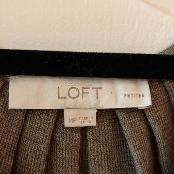 Short sleeve knitted dress with pleated top - Picture 3 of 4